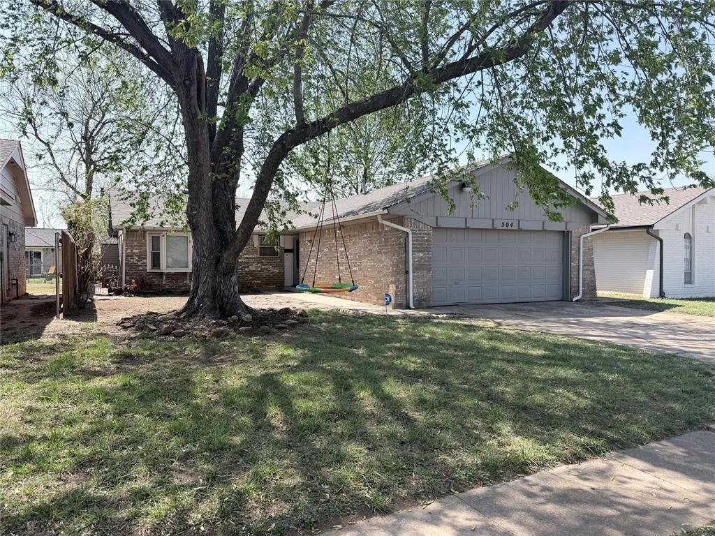 Photo 2 — 504 Gayclifee Terrace, Edmond, OK 73003
