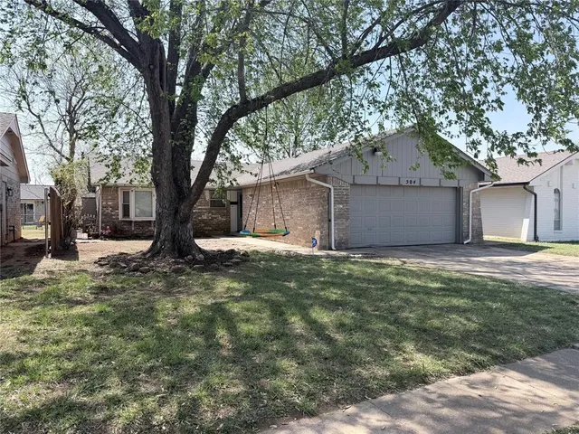 Photo 2 — 504 Gayclifee Terrace, Edmond, OK 73003
