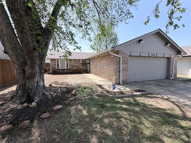 Photo 3 — 504 Gayclifee Terrace, Edmond, OK 73003