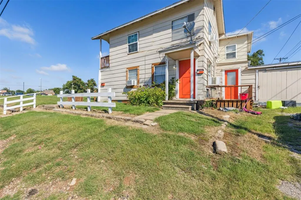 Front exterior — 320 W Dill Street, Shawnee, OK 74801