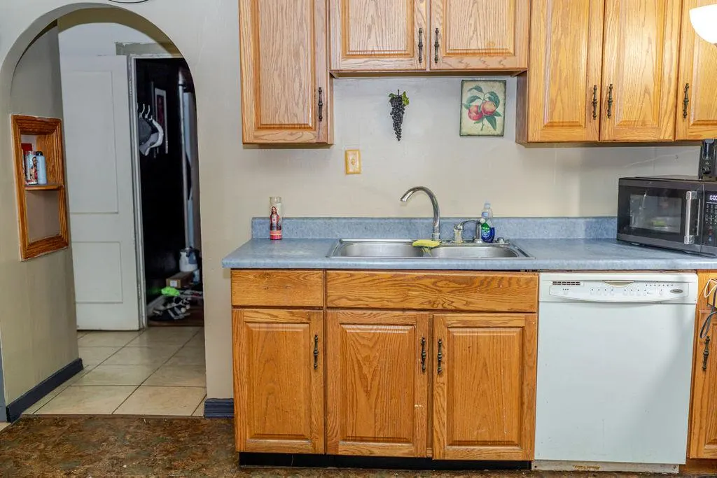 Photo 9 — 430 S 15th Street, Clinton, OK 73601