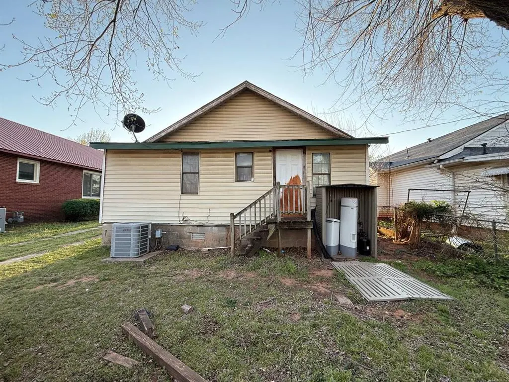 Photo 2 — 819 N Park Avenue, Shawnee, OK 74801