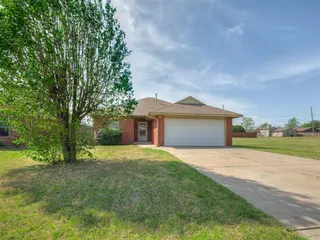 Sold home at 636 NW 112th Street
