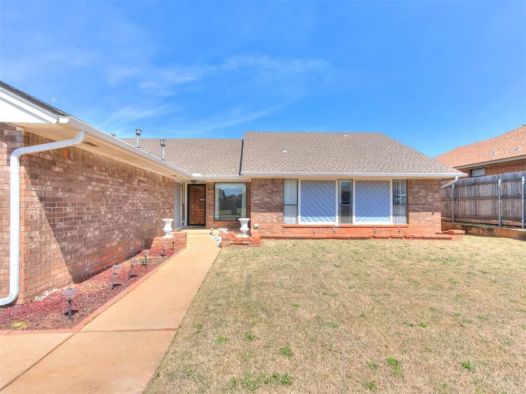 Photo 3 — 5408 Sudbury Lane, Oklahoma City, OK 73135