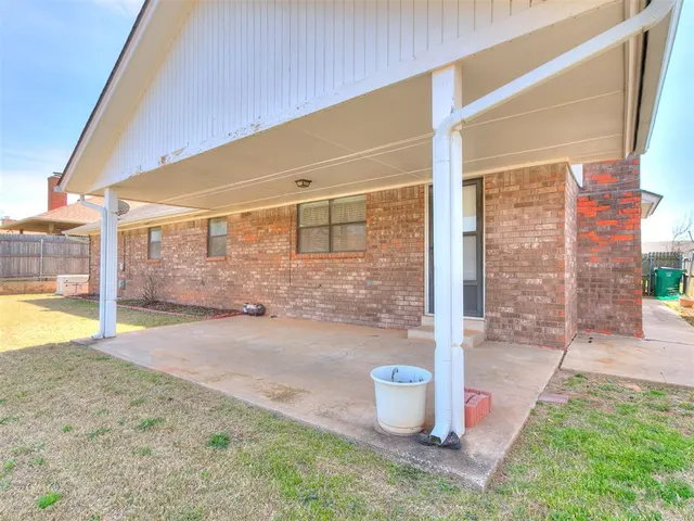 Photo 5 — 5408 Sudbury Lane, Oklahoma City, OK 73135