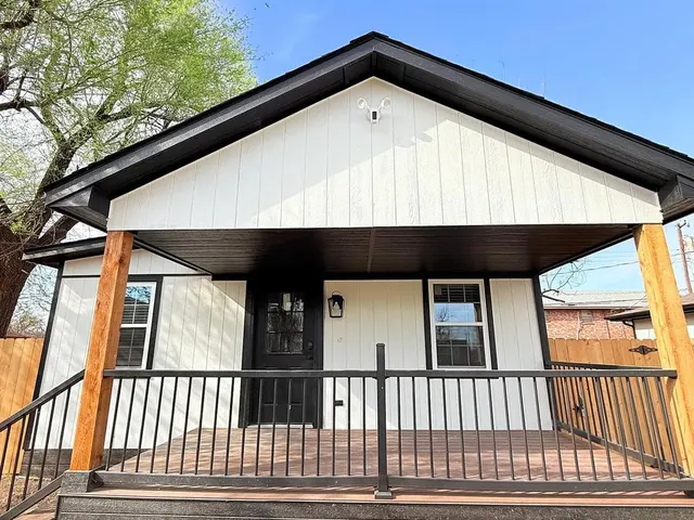Front exterior — 5909 NW 40th Street, Warr Acres, OK 73122