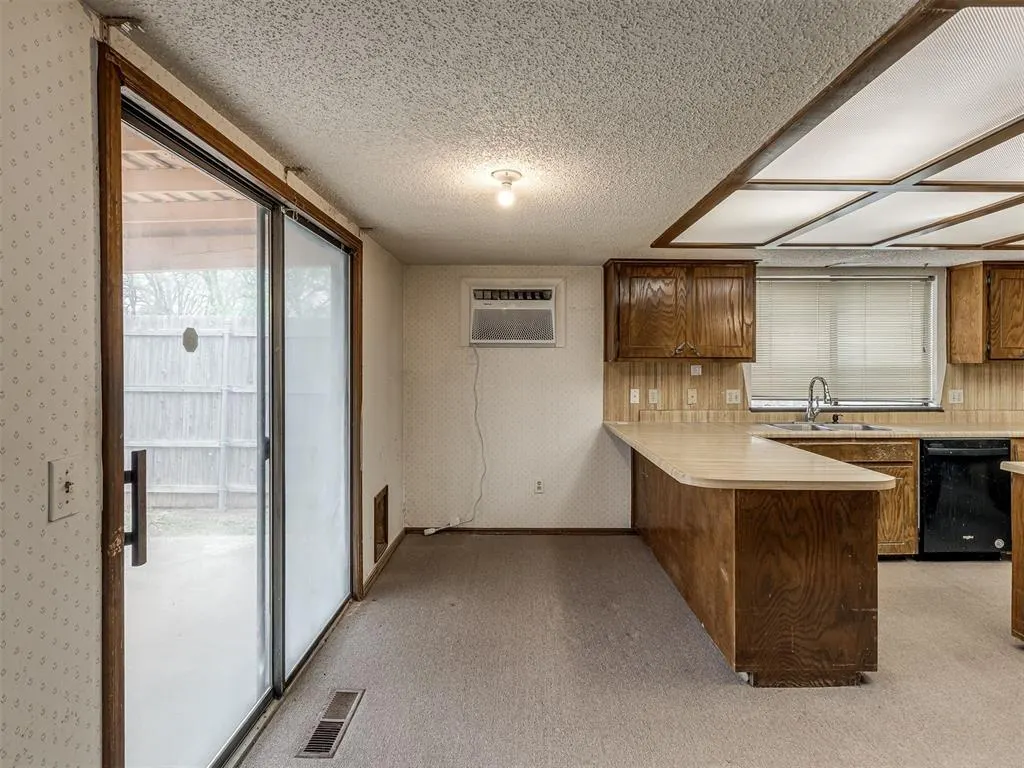 Photo 10 — 1025 Westchester Drive, Oklahoma City, OK 73114