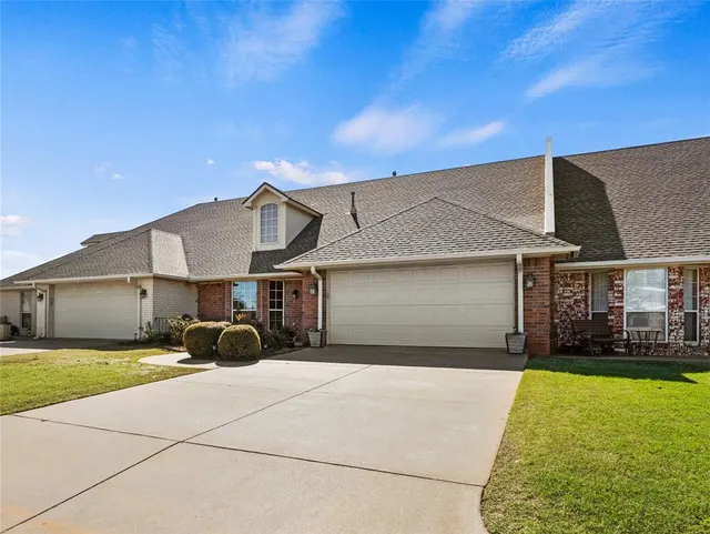Front exterior — 1005 Gartrell Place, Weatherford, OK 73096