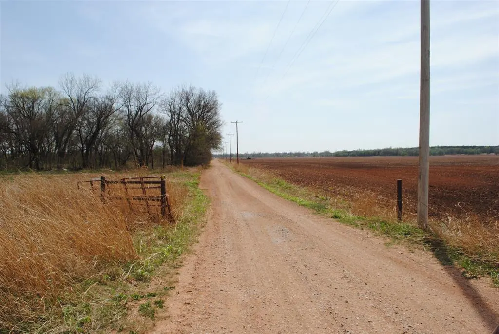 Photo 7 — N 7th Street, Guthrie, OK 73044