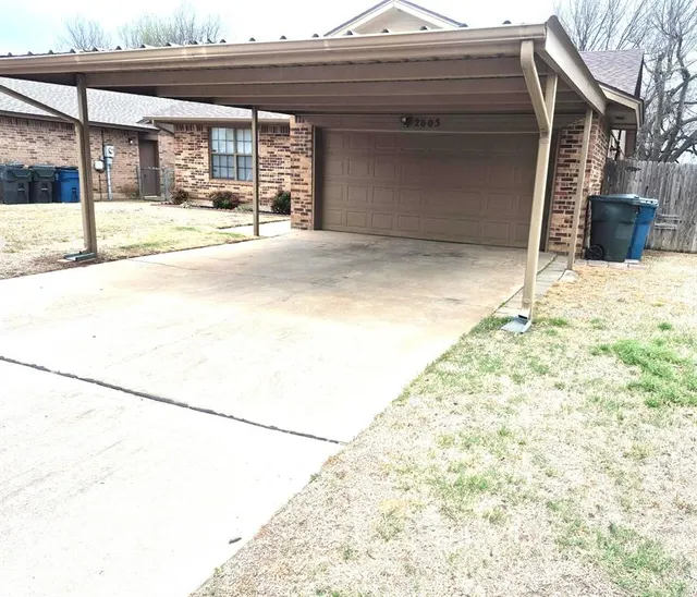 Photo 2 — 2005 Eastridge Place, Oklahoma City, OK 73141
