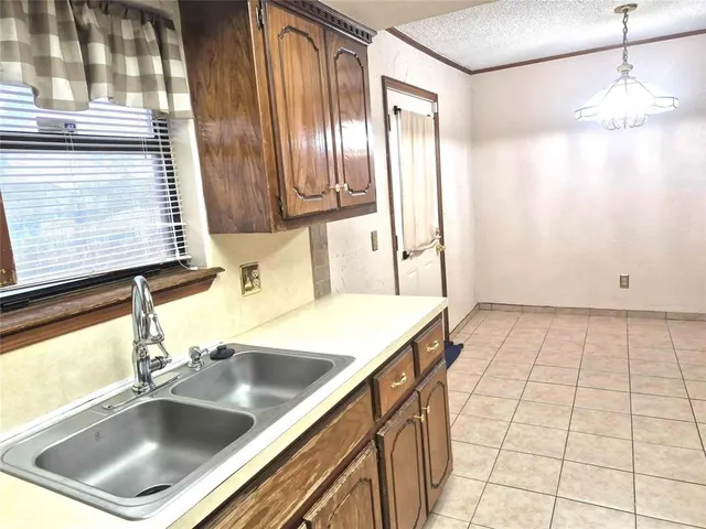 Photo 6 — 2005 Eastridge Place, Oklahoma City, OK 73141