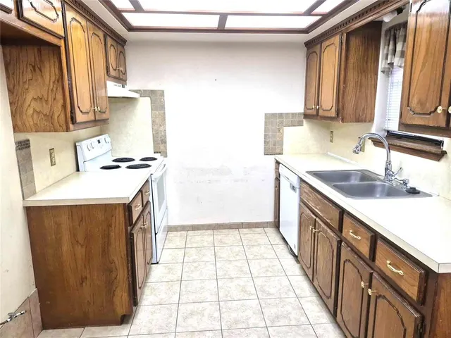 Photo 7 — 2005 Eastridge Place, Oklahoma City, OK 73141