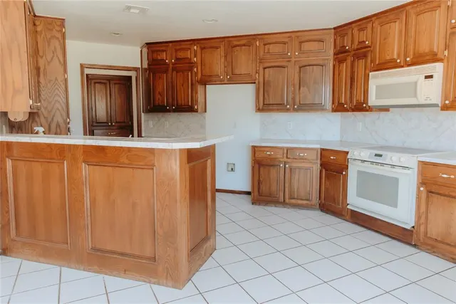Photo 2 — 223 W 4th Street, Chandler, OK 74834