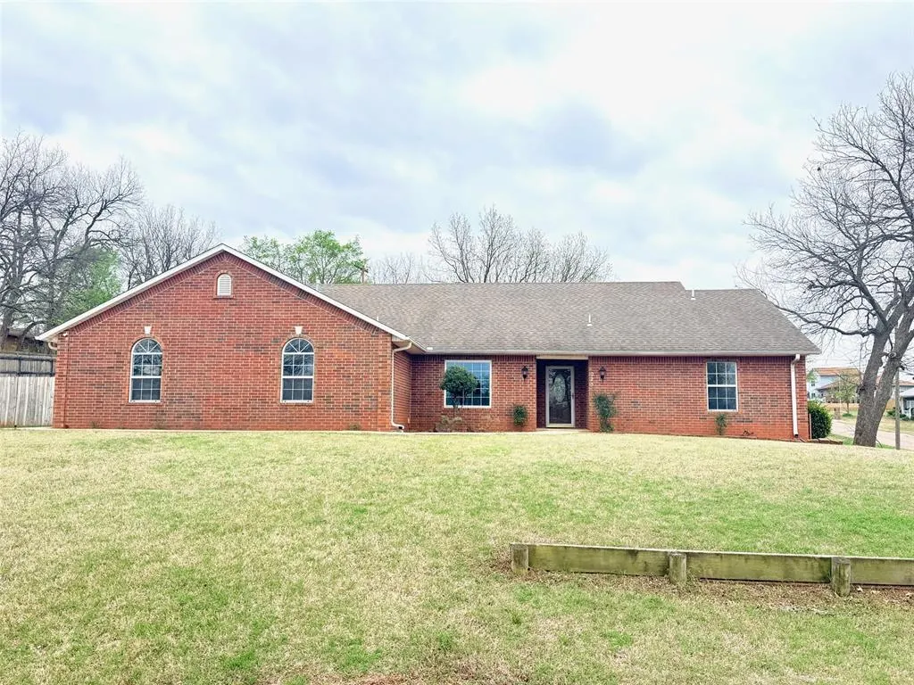 Front exterior — 223 W 4th Street, Chandler, OK 74834