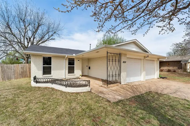 Photo 2 — 513 Willow Ridge Place, Edmond, OK 73003