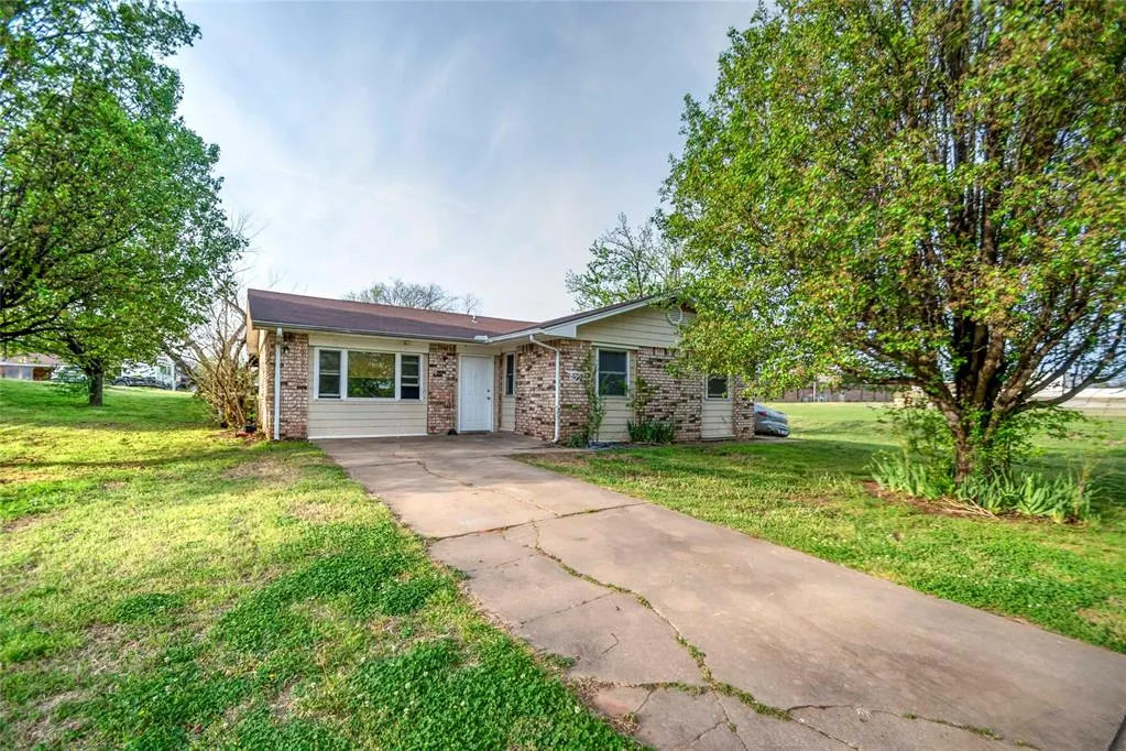 Front exterior — 622 W 10th Street, Stroud, OK 74079