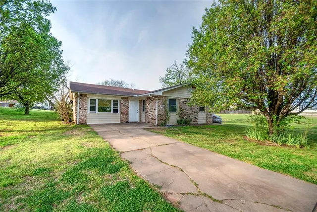 Front exterior — 622 W 10th Street, Stroud, OK 74079