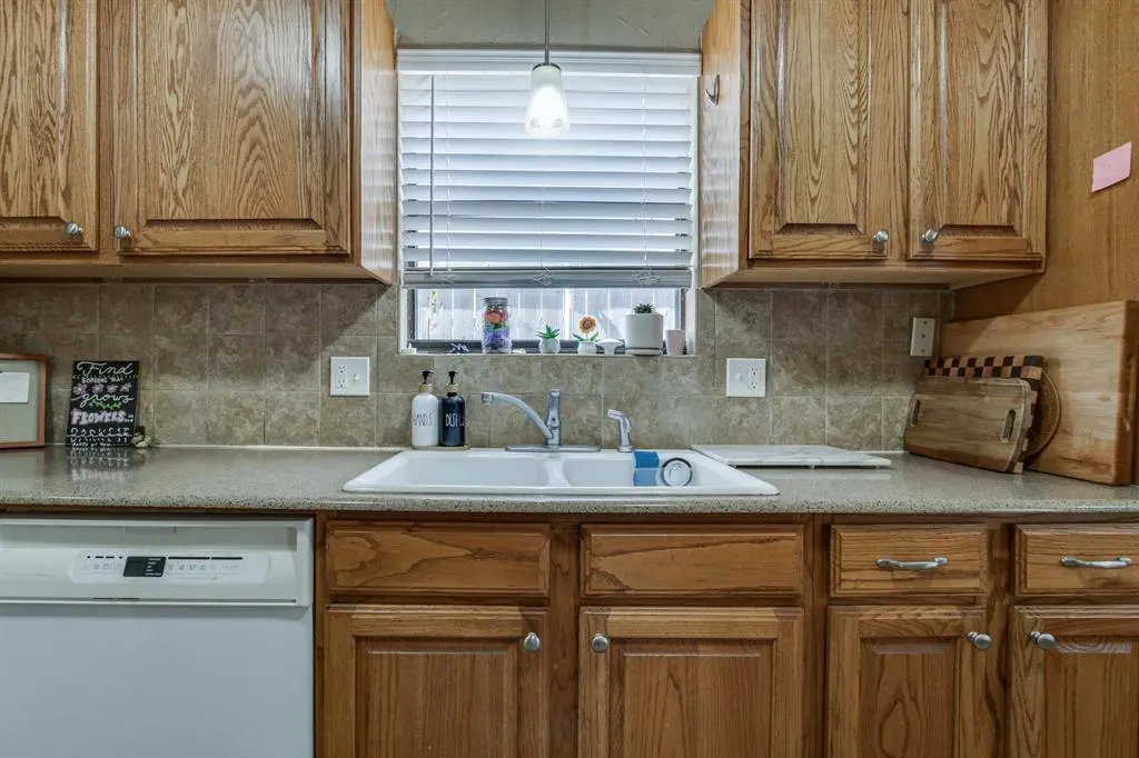 Photo 8 — 401 Cherryvale Road, Edmond, OK 73003