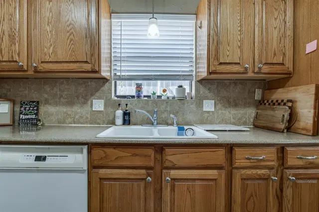 Photo 8 — 401 Cherryvale Road, Edmond, OK 73003