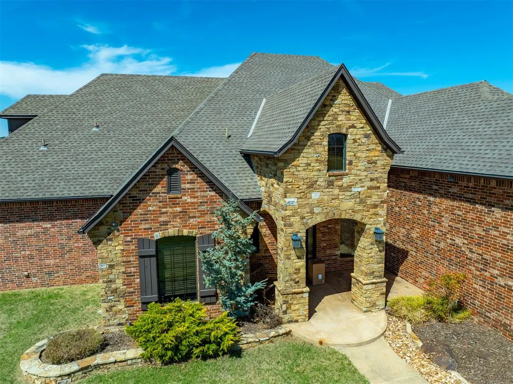 Front exterior — 1304 Inverness Circle, Shawnee, OK 74801
