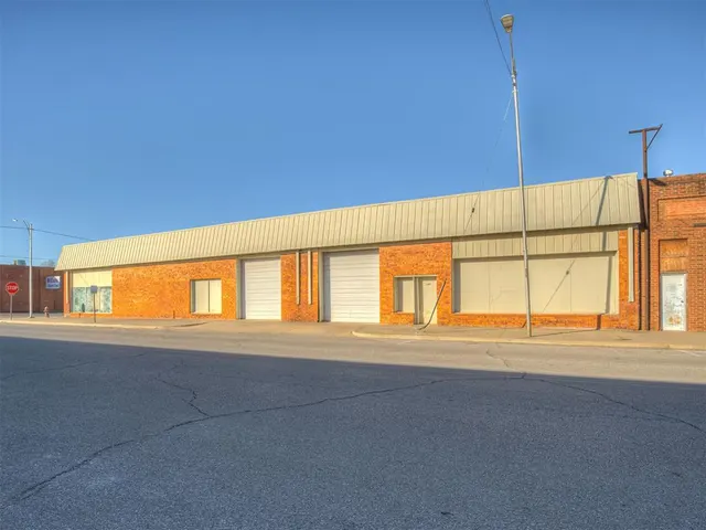 Photo 8 — 506 W Kansas Avenue, Chickasha, OK 73018