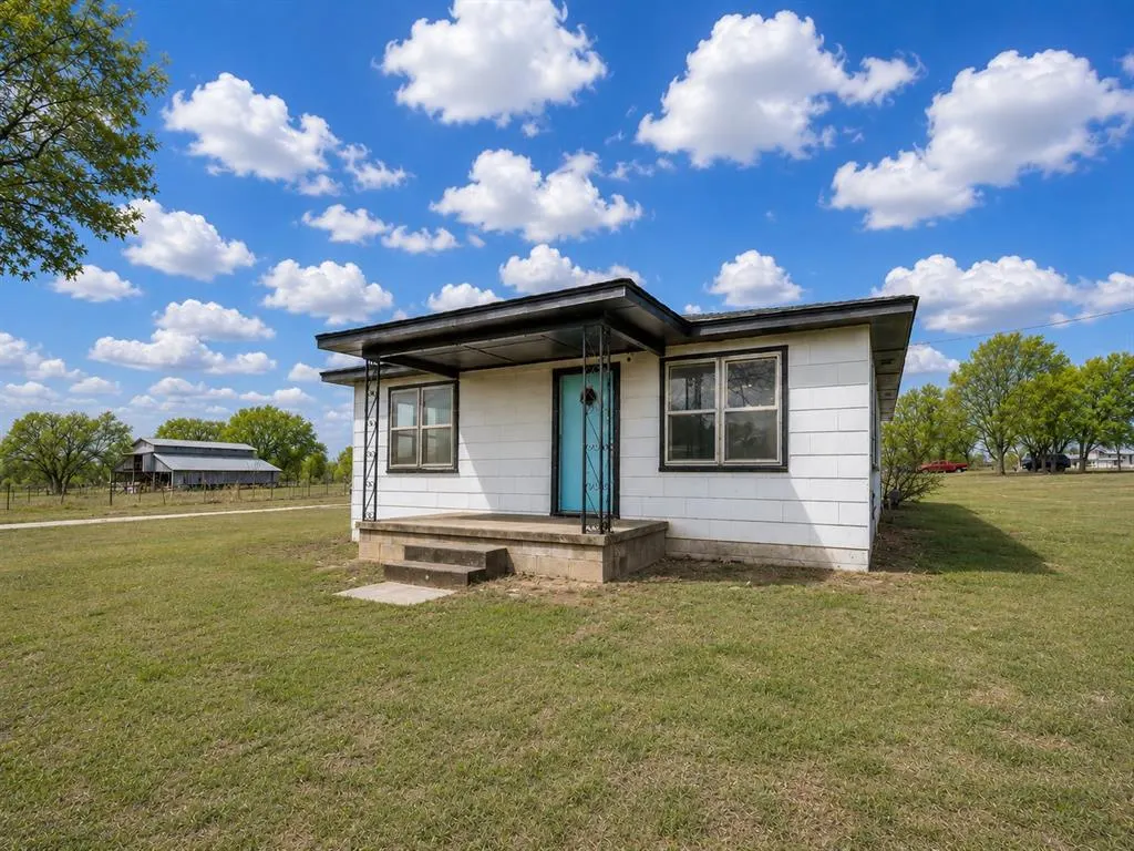 Front exterior — 10050 E Maguire Road, Noble, OK 73068