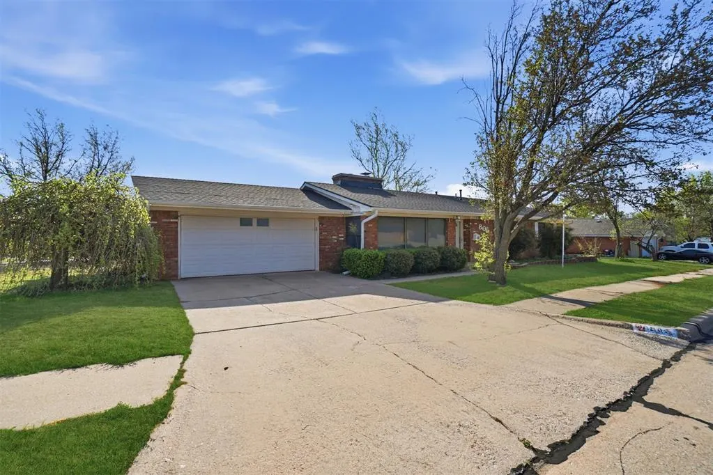 Photo 2 — 805 NW 52nd Street, Lawton, OK 73505