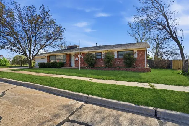 Photo 3 — 805 NW 52nd Street, Lawton, OK 73505