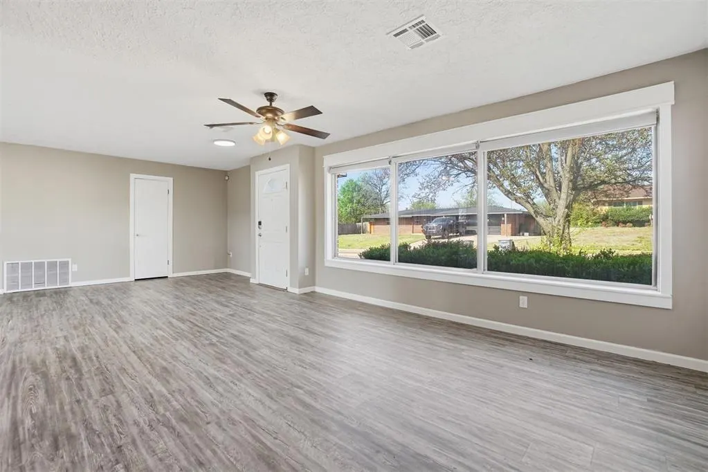 Photo 4 — 805 NW 52nd Street, Lawton, OK 73505