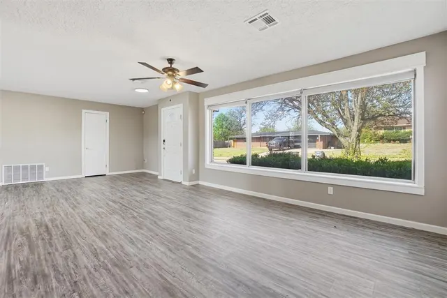 Photo 4 — 805 NW 52nd Street, Lawton, OK 73505