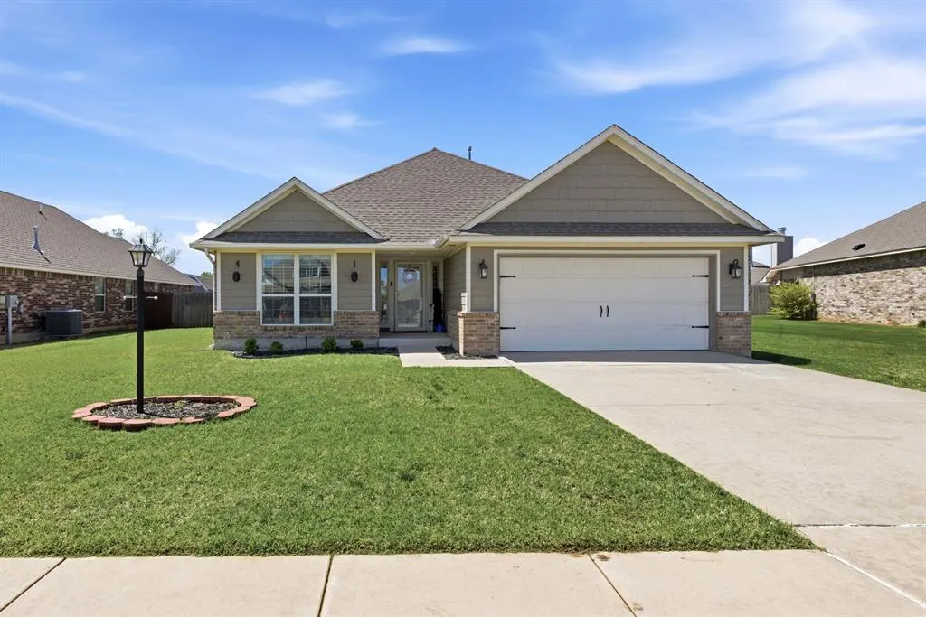 Front exterior — 705 Windy Lane, Yukon, OK 73099
