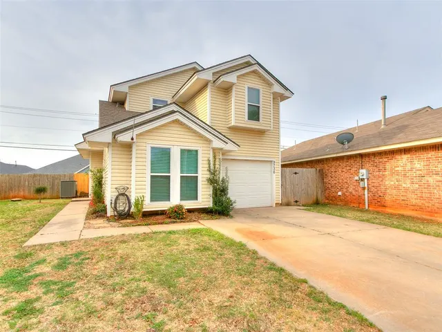 Photo 2 — 9736 Mayview Court, Oklahoma City, OK 73159