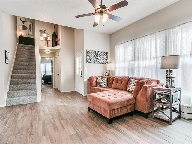 Photo 3 — 9736 Mayview Court, Oklahoma City, OK 73159