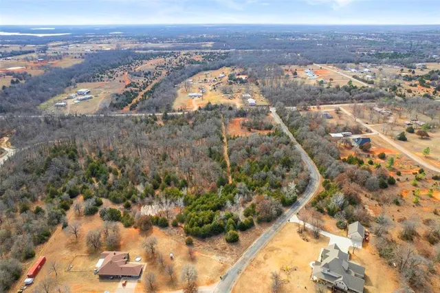 Photo 5 — 114 Timber Lake Drive, McLoud, OK 74851