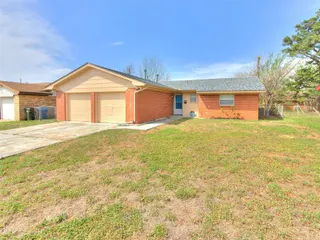 Sold home at 637 Lotus Avenue