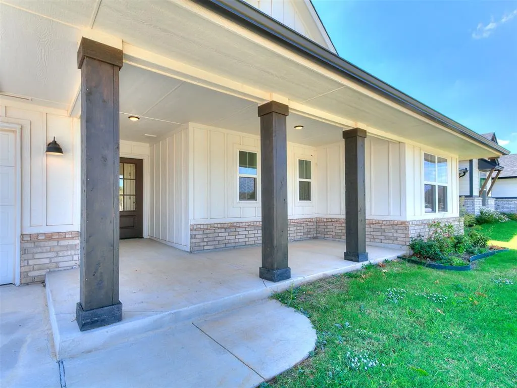 Photo 4 — 10512 NW 33rd Place, Yukon, OK 73099