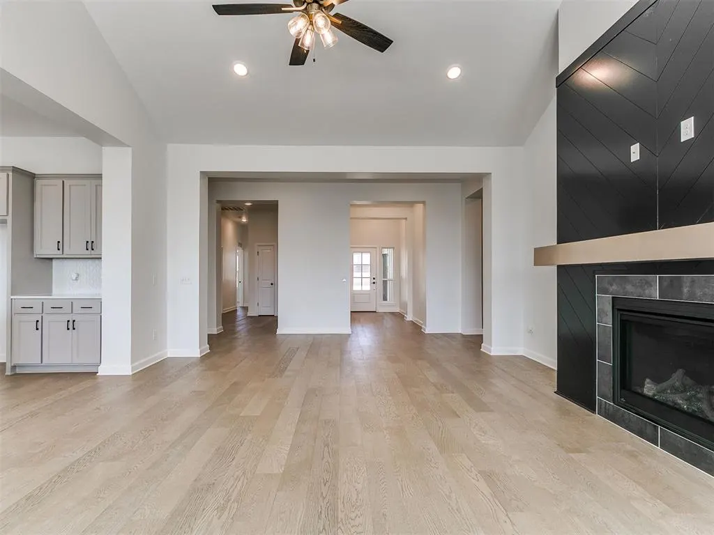 Photo 9 — 10512 NW 33rd Place, Yukon, OK 73099