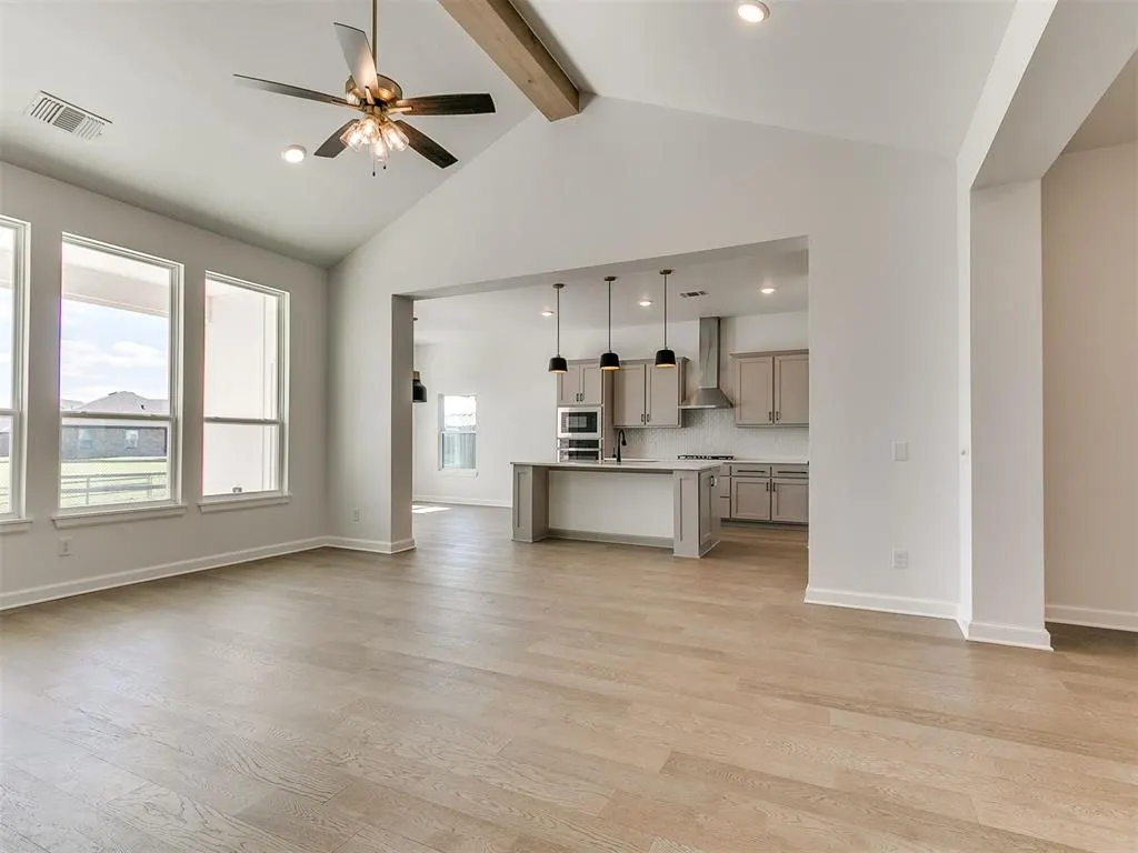 Photo 11 — 10512 NW 33rd Place, Yukon, OK 73099