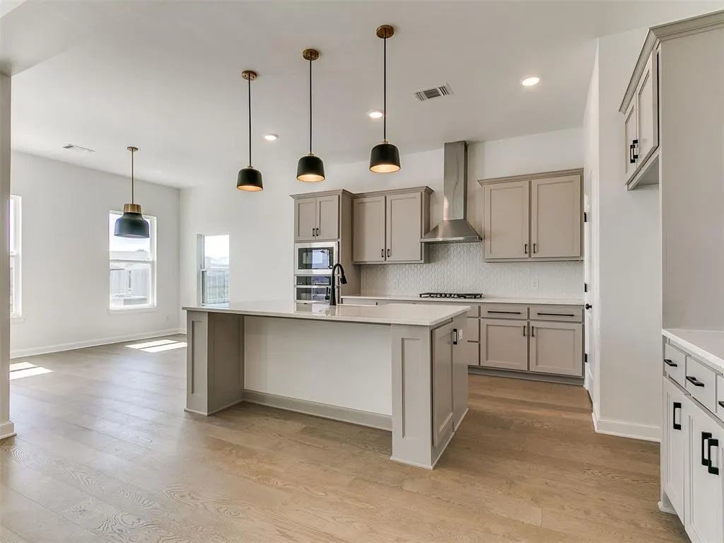 Photo 12 — 10512 NW 33rd Place, Yukon, OK 73099