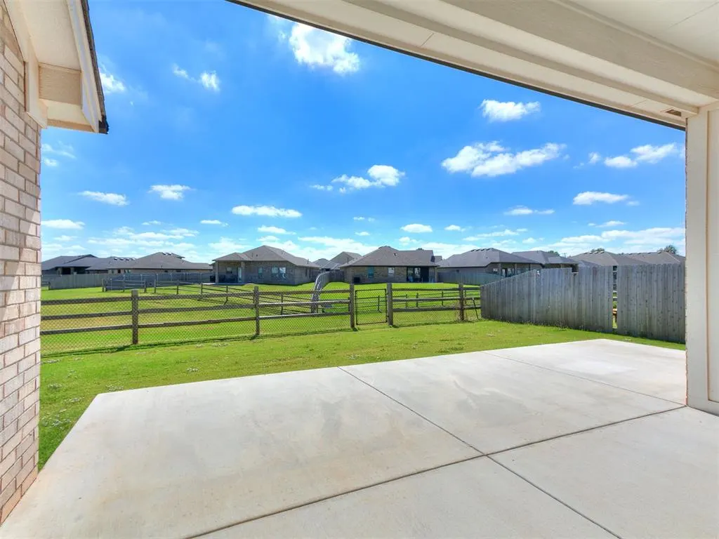 Photo 32 — 10512 NW 33rd Place, Yukon, OK 73099