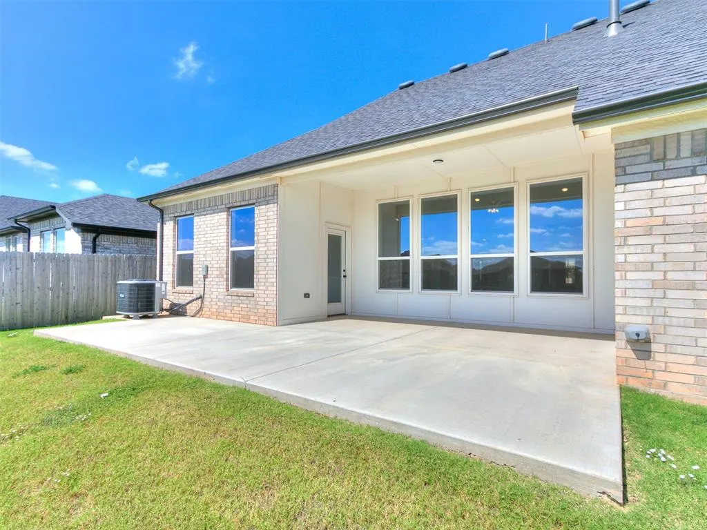 Photo 33 — 10512 NW 33rd Place, Yukon, OK 73099