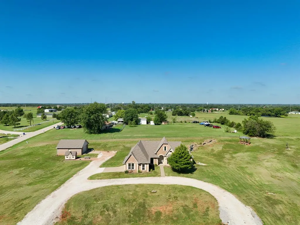 Front exterior — 404 W Lakeview Drive, Tecumseh, OK 74873
