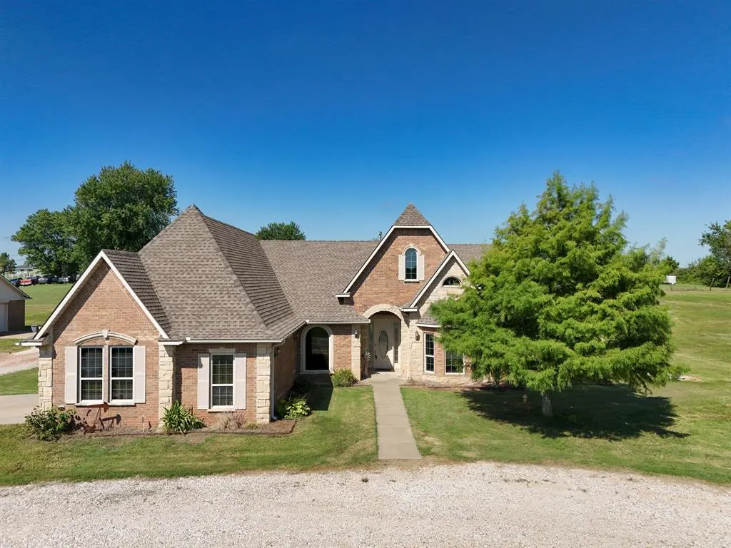 Photo 2 — 404 W Lakeview Drive, Tecumseh, OK 74873