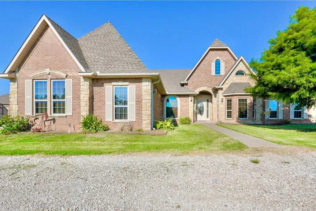 Photo 3 — 404 W Lakeview Drive, Tecumseh, OK 74873