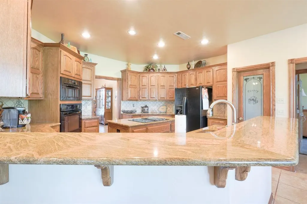 Photo 5 — 404 W Lakeview Drive, Tecumseh, OK 74873