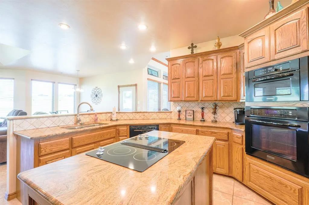Photo 6 — 404 W Lakeview Drive, Tecumseh, OK 74873
