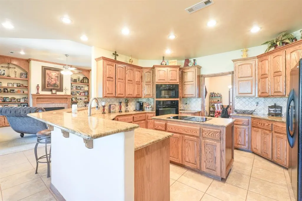 Photo 7 — 404 W Lakeview Drive, Tecumseh, OK 74873