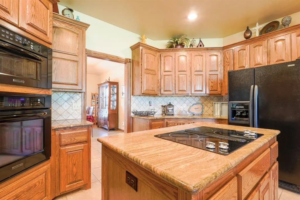 Photo 8 — 404 W Lakeview Drive, Tecumseh, OK 74873