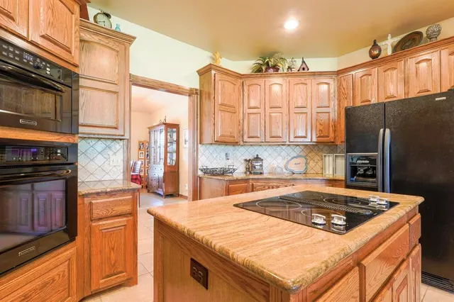 Photo 8 — 404 W Lakeview Drive, Tecumseh, OK 74873