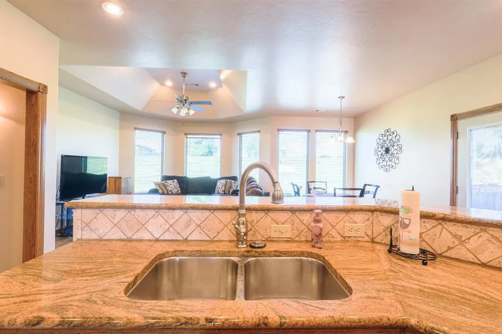 Photo 9 — 404 W Lakeview Drive, Tecumseh, OK 74873